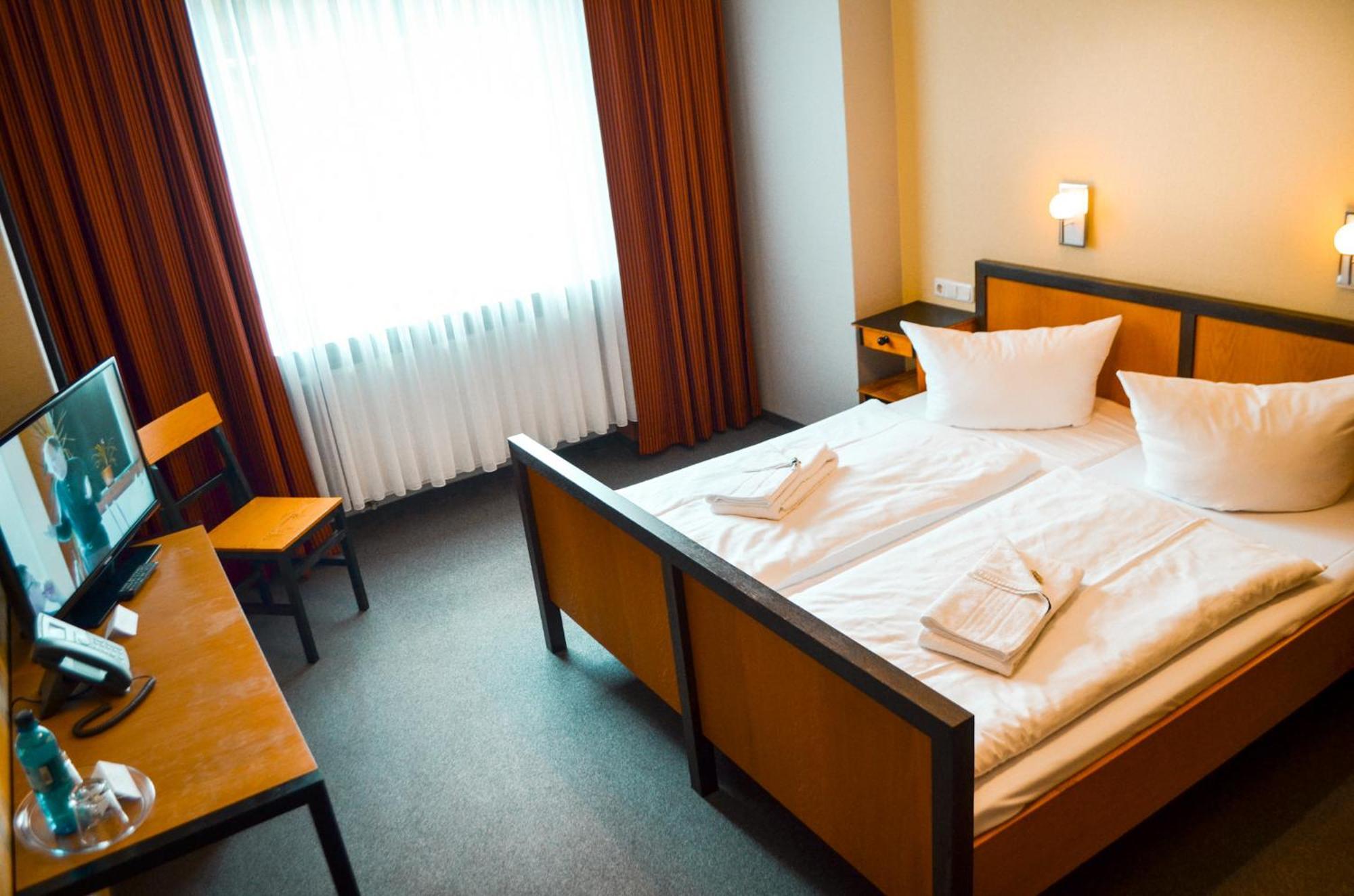 Haus Des Volkes - Das Bauhaushotel Probstzella Ruang foto