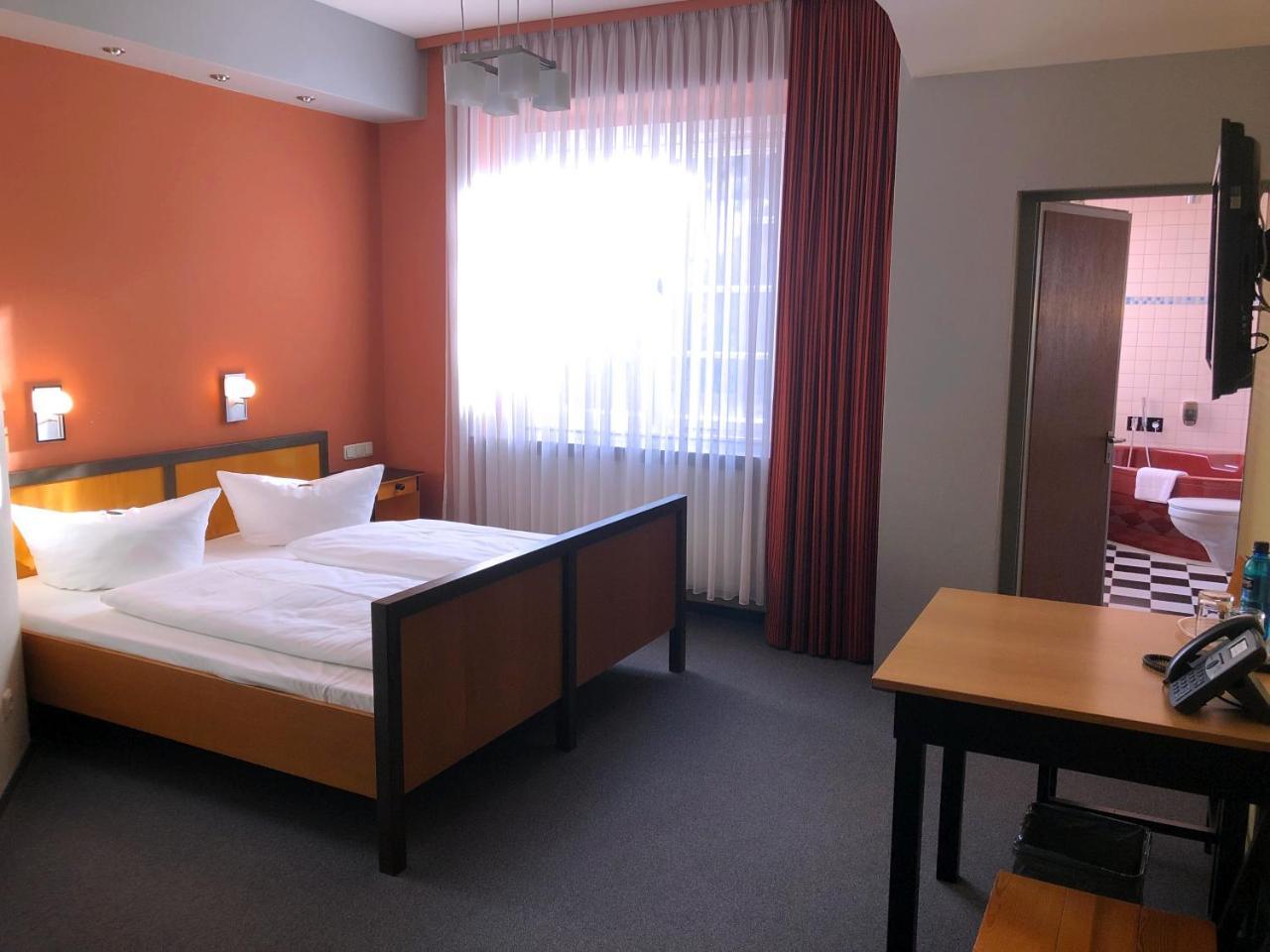 Haus Des Volkes - Das Bauhaushotel Probstzella Bagian luar foto