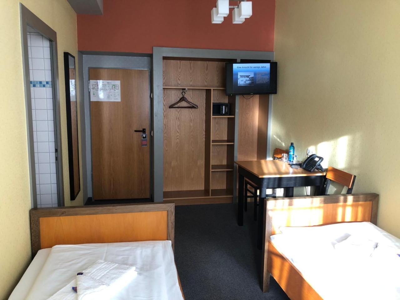 Haus Des Volkes - Das Bauhaushotel Probstzella Bagian luar foto