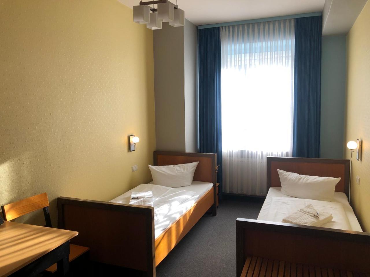 Haus Des Volkes - Das Bauhaushotel Probstzella Bagian luar foto